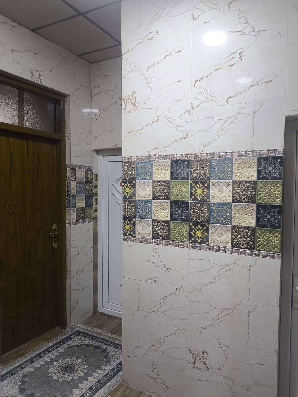 بيت طابو صرف للبيع  200 متر طابقين منفصلة بدرج خارجي بناء 2020 شارع 12 م
التاميم القادسية الثانية قرب محلات ام شهد من جهة وقريب من ماركت المصطفى من جهة اخرى وقريب من مول الغزال من جهة اخرى 
كل طابق يحتوى على غرف نوم 2 هول ومطبخ وديوانية وصحيات الطابق الاول بناء طابوق 
الطابق الثاني ثرمستون 
بناء سنة 2020
ارتفاع البيت عن الطرمة 40 سم 
وارتفاع الطرمة عن الشارع 40 سم 
الشوارع مبلطة مدارس واسواق ومسجد قريب 
هذا رابط الموقع 

https://maps.app.goo.gl/QqenN6vY2sCkr8Gq8

لمزيد من التفاصيل   
واتس اب 
***********
