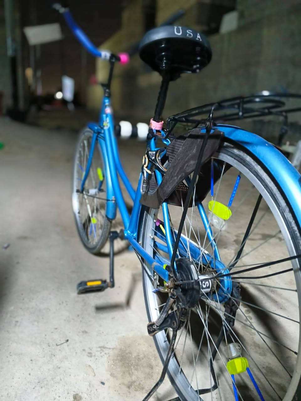 سلام عليكم بايسكل سياحي للبيع  175وبي مجال للشراي *********** مكاني بصره تنومه
