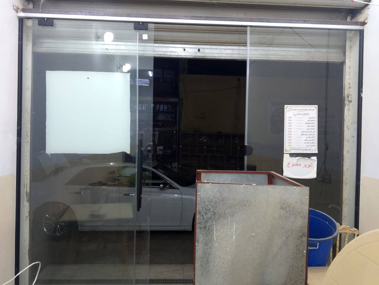 جامخانه سلايت عرض3 متر + ارتفاع 2.5
ميز  مربع عدد/8
ميز مستطيل عدد/2
كراسي عدد/28 
طباخ 3 عيون نضيف 
سنك نضيف 
مغسلة نضيفة 
للاستفسار /***********
