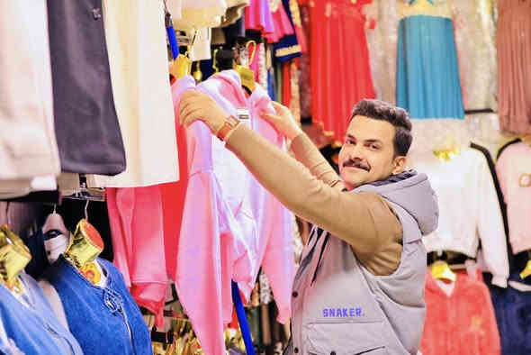 برعاية الله وتوفيقه…
✨ تم افتتاح مجمع قسورة للألبسة النسائية ومستحضرات التجميل (الكوزمتك) ✨

🔸 أحدث الموديلات
🔸 أرقى الماركات
🔸 جودة عالية وأسعار تنافسية

📍 الموقع: منطقة الإمام عون (ع)
👤 الإدارة: منتظر الخفاجي

نرحب بجميع زبائننا الكرام ونتشرف بزيارتكم
مجمع قسورة… عنوان الأناقة والجمال 💄👗
📞***********
