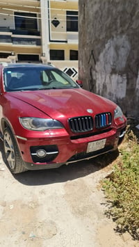 للبيع BMW X6 موديل 2012 خليجي حادثها هنا الچاملغ الايمن مصبوغة حزام مح...