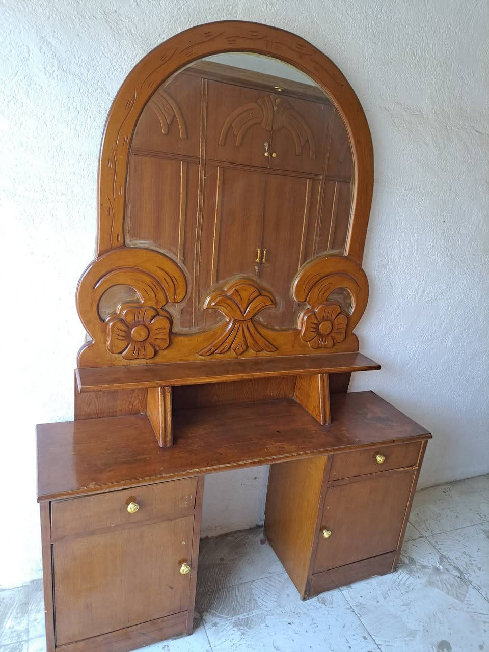 سلام عليكم غرفه نضيفه مستعمله خشب قوي لسعر450وبيها مجال لستفسار ***********
