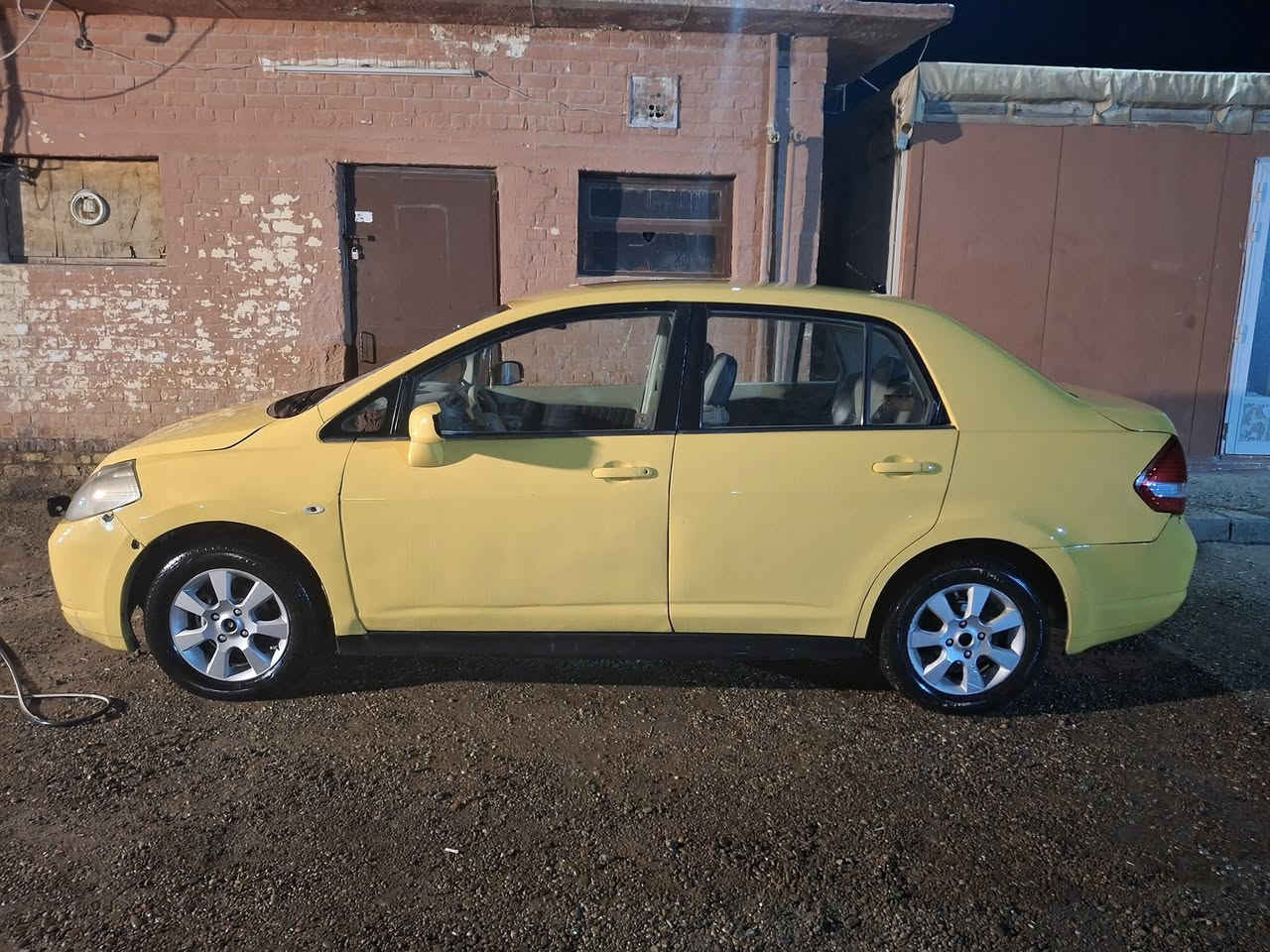 ٢٠٠٨ تيدا بسمي
نقص تبريد 
السعر ٥٤ بيه مجال بسيط
مكينه كير   مكفولات
***********
