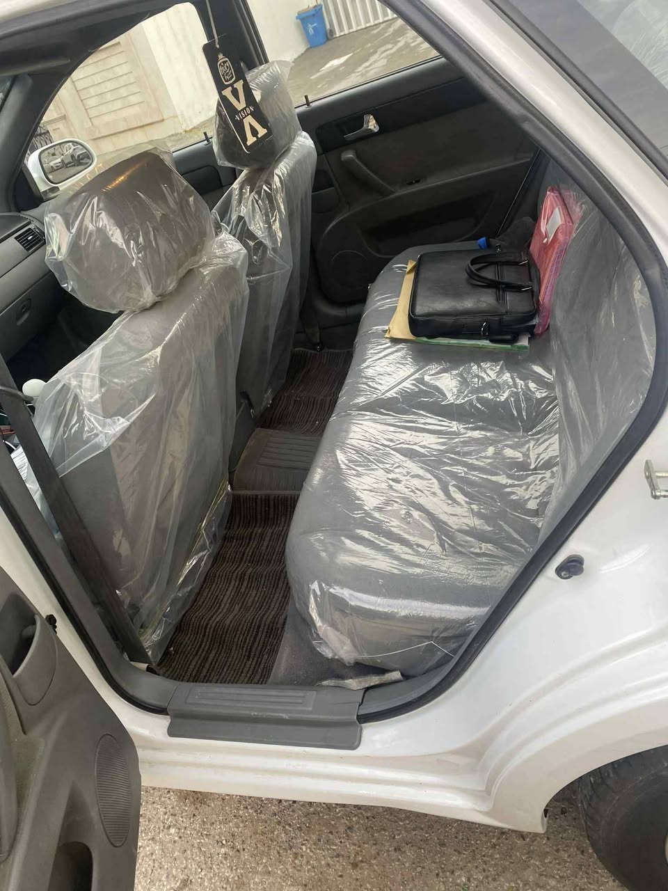 أوبترا 2012 شركة عامة حره
رقم انكليزي هزه جديده
سنويه جديده 
تخم تاير جديد
باتري جديد 
السيارة نظيفة كلش
بيها صبغ جاملغ وشبر من البنيد بدون دواخل 
دواخل السيارة نظيفة كلش 
كهربائيات كلها شركة بدون اي جطل كلشي شغال 
سيارة بأسمي وتحويل ثاني يوم 
مكاني بغداد حي الجهاد 
***********
السعر 87 وبيها مجال بسيط
