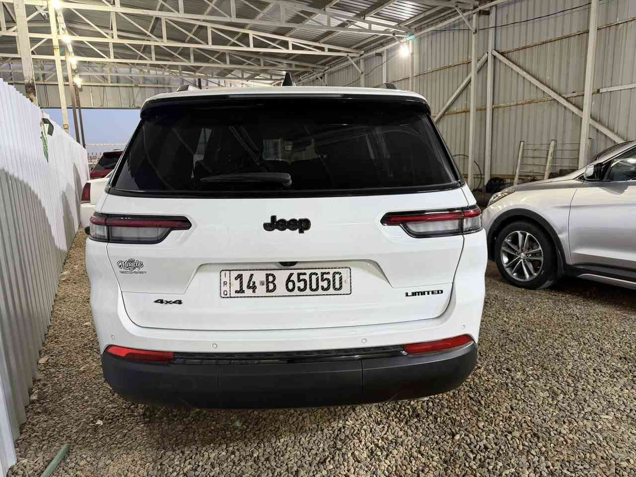 سلام عليكم مر رخصت الادمن
جيب ٢٣ اصل بلاك توب اصل 
مواصفات السياره 
1️⃣ بنرامه 

2️⃣ كشنات تدفئه وتبريد 

3️⃣ تحكمات ستيرن جهتين 

4️⃣ شاشه جبيره تدعم كاربلي

5️⃣ كشنات سياحي منفصل

6️⃣ جنطه شفط كهرباء 

7️⃣ رقم مميز بصره ٦٥٠٥٠

8️⃣ عدسات ليزري بلادي  

بيه جاملغ وبنيد مصلحات نفسهن 
اصور الحادث مرفقه بلمنشور 
السعر ٢٩٠ وبيه مجال حك الجيه💕


**إذا كنت صاحب هذا الإعلان وتريد حذفه لأي سبب، رجاءا أرسل رسالة إلى الدعم الفني**