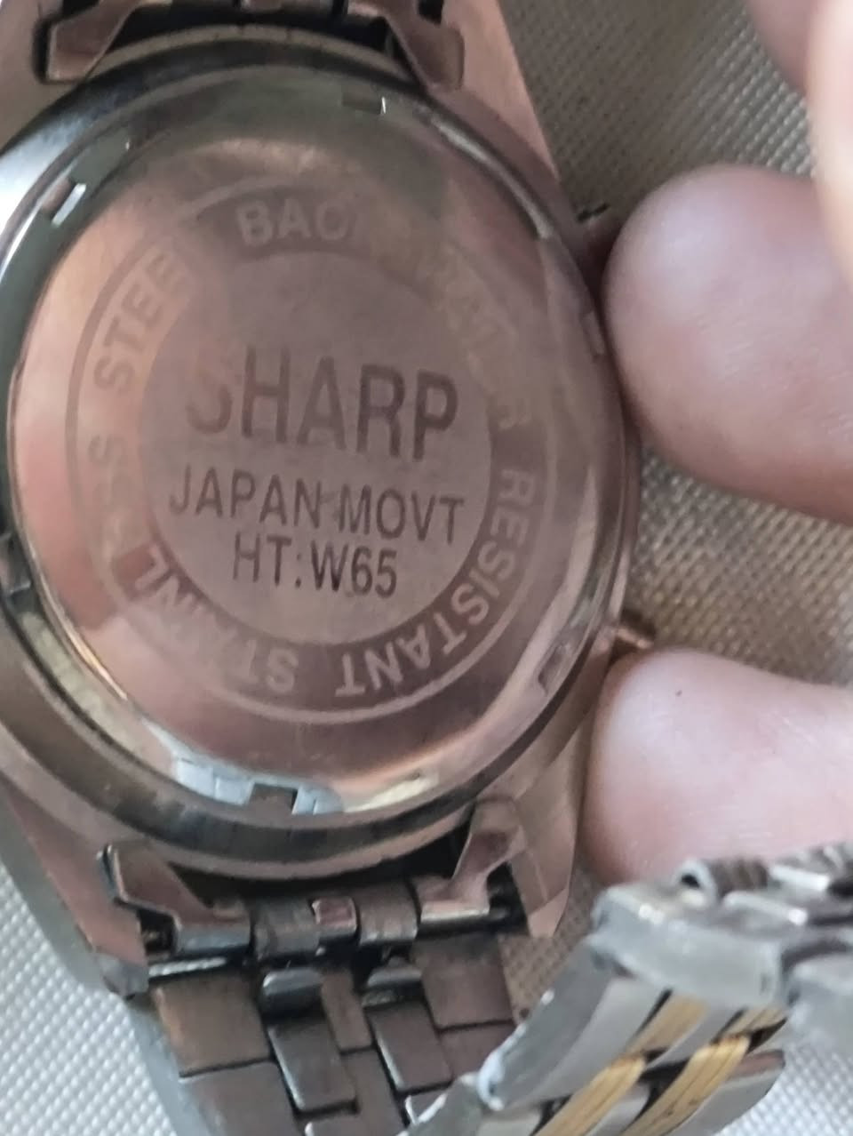 ساعة يابانيه قديمه ماركة ( SHARP)بحاله جيدة جدا 
السعر ٢٠٠$. فقط.


**إذا كنت صاحب هذا الإعلان وتريد حذفه لأي سبب، رجاءا أرسل رسالة إلى الدعم الفني**
