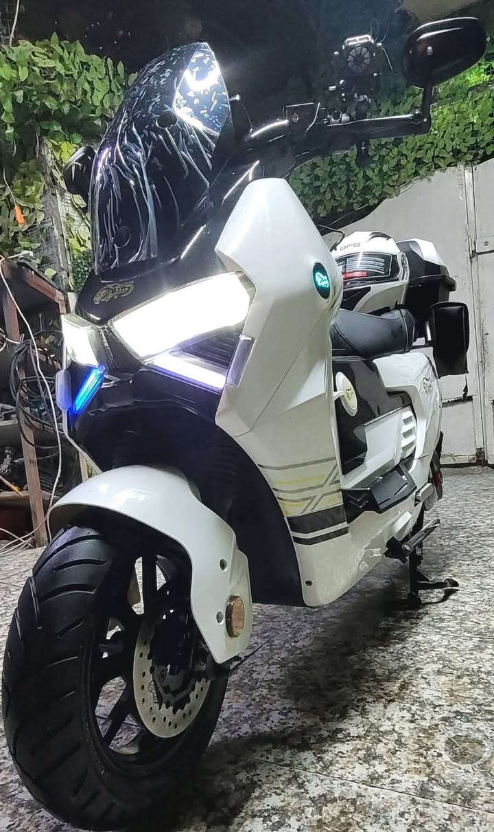 السلام عليكم..دراجه _سيزر ليو _ الجيل الثاني اخر اصدار _X_MAX.300...بطاريه ليثيوم فوسفات الحديد_60.امبير _الملف..2000..SPORT..السرعه.. 110.k فعلي...تقطع مسافه 100 كيلو بل شحنه الواحده...بلوتوث...مثبت سرعه...نظام ..MPS أمامي خلفي...مخرج .USP...تشغيل ..سويج...بصمه...كارت...سويجين وبصمتين وكارتين...مزوده جنط جانبيه وخلفيه ..قاعدة مبايل تبريد...خوذه وكاله ...مرايات جانبيه ويكلي..دراجه وضع وكاله بعده بضمان الشركه ...السعر النهائي (مليون و550) قفل وسعر نهائي...مكاني بغداد  الدورة الجمعية على الشارع العام الشراي يتصل...***********...واتساب موجود
