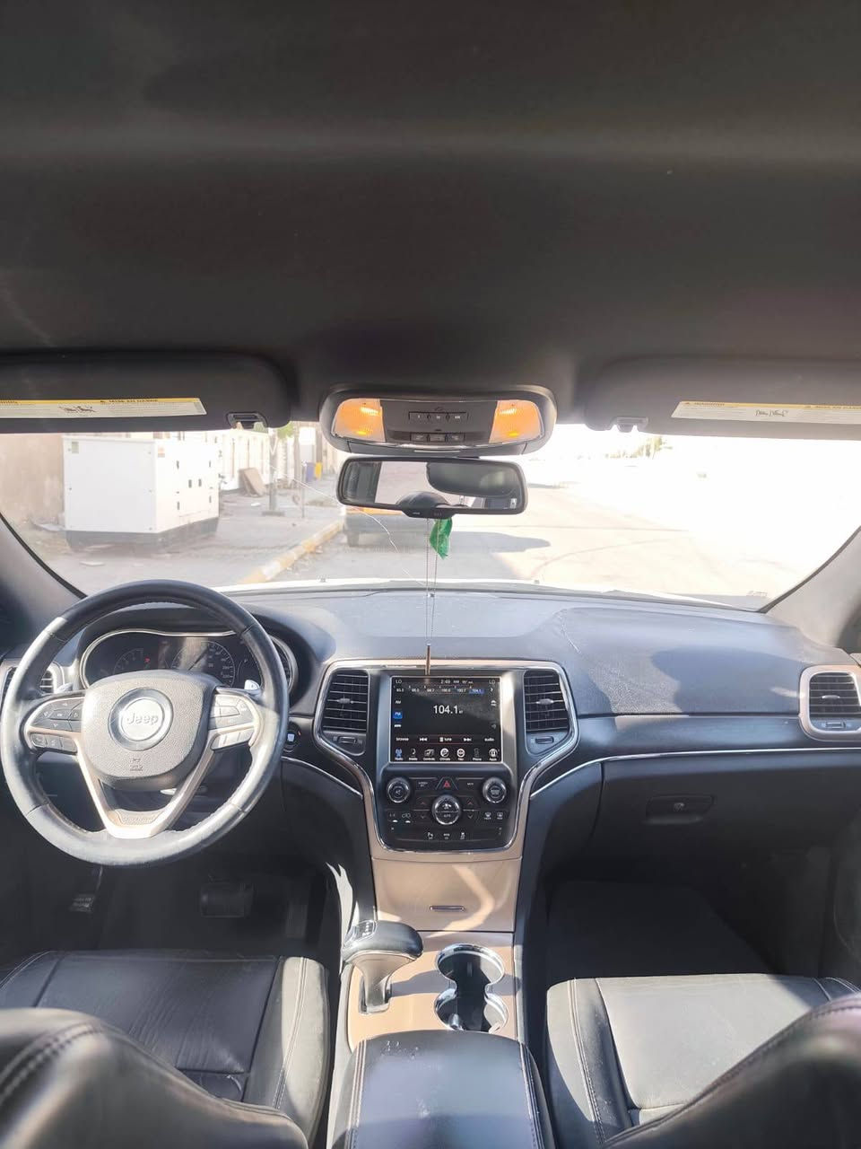 Jeep2015
جيب كراند شيروكي 2015 لمتدد 
رقم واسط ألماني 
فول موصفات عده الفتحه 
وارد أمريكي بدون قطره صبغ سياره جديده جداً 
ضرره جاملغ وبنيد مشدود أصلي نفس ألون 
عليه صيانه كامله تخم تاير حداديه صدر مابيه نقص برغي 
ماشيه 80الف ميل 
موصفات 
كشنات جلد بصمه كشن كهرباء كامره شاشه جبيره قطعتين تبريد 
تحكم أستيرن جهتين مانع تزحلق جام اوتو جنطه كهرباء 
نضام ملاحه اشاير مري 
وبيه بعد هواي موصفات 
عنوانه ... كوت مركز الكوت 
الاستفسار ..***********
