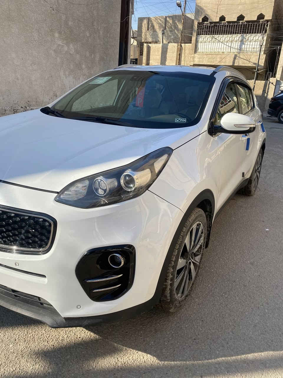 سلام عليكم من رخصت الادمن المحترم 
كيا سبورتج خلجي مديل ١٧ موصفات 
معروفه صندوك كهرباء بصمه 
حساسات خلفي امامي كفاله 
عده بارد بل باب سايق فقط 
محرك ٢٠٠٠ ممفتوح كير 
تخم تاير جديد سنويه وهزه 
جديده تحويل مباشر 
مكان سياره بغداد شعب 
سياره جاهزه من كلشي 
السعر ١٨٠ وبي مجال كلش بصيط 
***********
