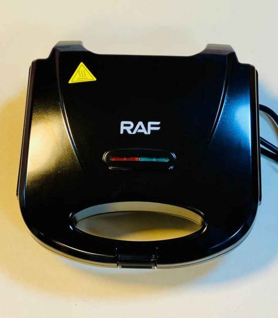 ‏ كابسة صاج كهربائية RAF 
درجة اولى من شركة راف الالمانية🇩🇪
RAF Sandwich Maker
كابسة صاج وساندويش من شركة راف العالمية الحجم الصغير بقوة 850 واط، مما يوفر تسخينًا فعالًا وسريعًا لتحضير الساندويشات في بضع دقائق فقط. تضمن الطاقة العالية تحميصًا متساويًا وشاملًا،

✅ تمتاز بـ:   
-أداء عالي و تسخين سريع
-صفائح مغطاة بطبقة مقاومة للإلتصاق    
-ضوئين إشارة لحالة التشغيل والإطفاء 
-تفتح بزاوية 90 درجة مما يمنح الراحة والسهولة اثناء الاستخدام 
- قفل أمان للحماية اثناء التشغيل
- الطاقة: 850 واط.
- الأبعاد: ارتفاع 27 سم، طول 29 سم، عرض 29 سم.
-سهلة التنظيف والاستخدام
-تسخين من الطرفين الاعلى والاسفل
⚠️لا نتعامل مع المناشئ الرديئة اطلاقاً بل نتعامل مع الماركات العالمية وذات الجودة الممتازة
#الاصلي المنشأ الماني 🇩🇪 💯
السعر خاص
🚘يوجد خدمة توصيل لجميع محافظات العراق ٤ الاف🚘

#مالي_خلق_احط_هاشتاقات الشعب_الصيني_ماله_حل##فولو #ف حددولومي #فولورز #اكسبلور_فولو #ضيفوني #الاكسبلور_فولو💕 #بيع_لايكات #لايكاتكم_تسعدني #حب #تعليقات #تعليقاتكم_تسعدني😍 #تعليق #تعليقاتكم_تسعدني #متابعة_للبيج #ضيفو #اكسبلور #لقطة #لايك #دعم #تفاعل #لايكات #كومنت #كومنتات #اكسبلور بغداد, العراق


**إذا كنت صاحب هذا الإعلان وتريد حذفه لأي سبب، رجاءا أرسل رسالة إلى الدعم الفني**