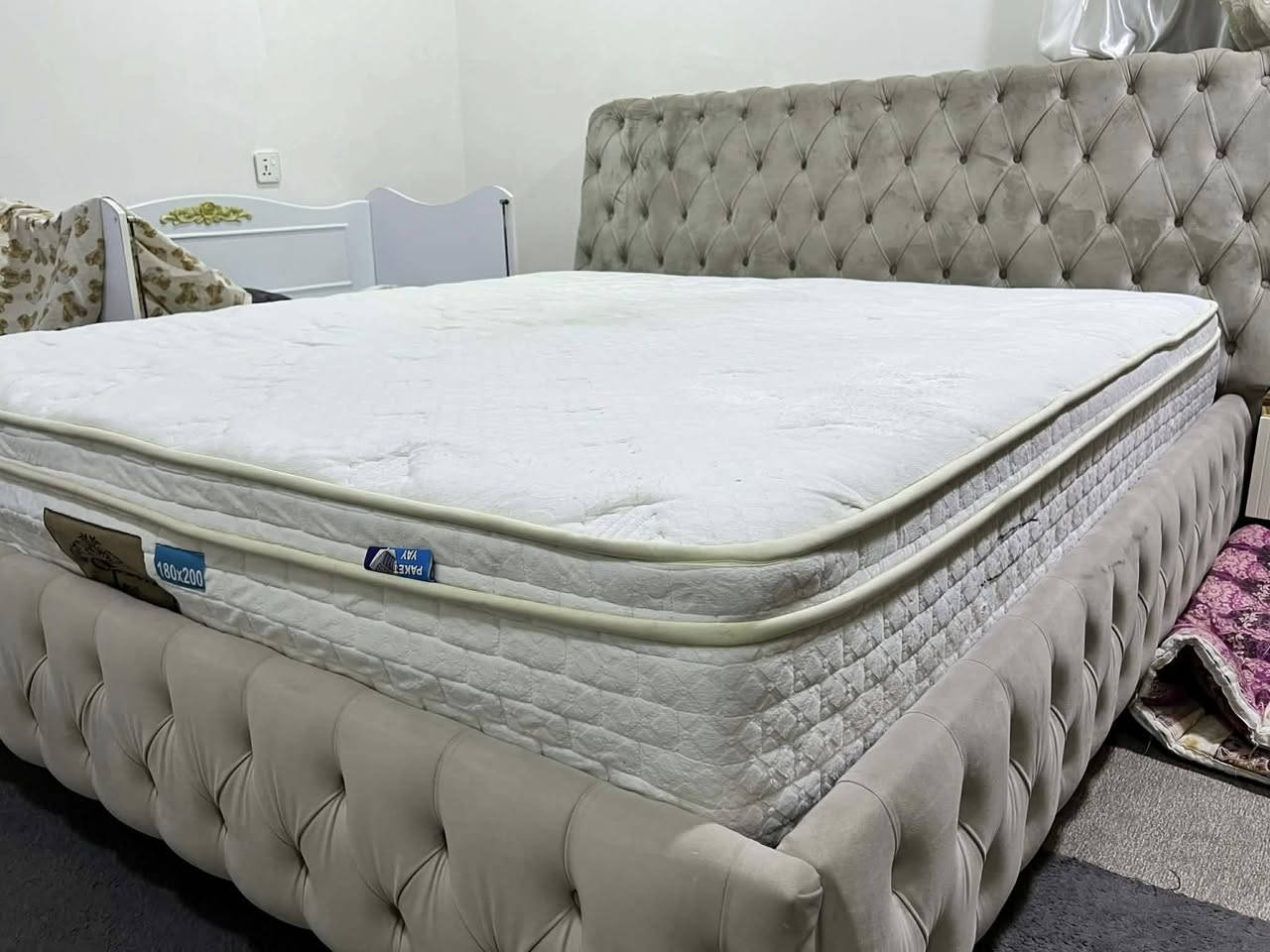 سڵاوی خودای گەورەتان لێبێ بەڕێزان
تەنها دۆشەکی سیسەمەکە بۆ فرۆشتن 
پاک و خاوێن و بێعەیبە [طوبیة]
600 پێدراوە
بەرزیەکەی 30سم،درێژی 2م پانی180سم
خۆت نرخ دانێ نرخمان بەدڵبو پیرۆزتبێ
سلێمانی،قولەڕەیسی


**إذا كنت صاحب هذا الإعلان وتريد حذفه لأي سبب، رجاءا أرسل رسالة إلى الدعم الفني**