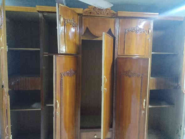 كنتور صاج تسگام طول ٣امتار ورتفاع مترين و٦٠س نضيف وجاهز مابي شي ب 290 وشراي خاص عنوان ديوانيه عمارات نسيج ***********
*********** ديوانية
