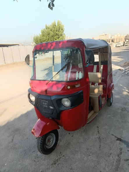 السلام عليكم تكتك باجاج اوراق كامله موديل 17 جادر جديد مكينه 20 ناعمه تخم بانزات جدد 
دبلات جديد دمام ومسجل جدد باتري جديد السعر 3300 مكاني بغداد البياع تواصل ***********
