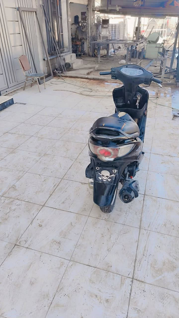 سلام عليكم دراجه جيفور متروكه عطلت وماعرفت عطلهه شني البيع *********** تصل عل رقم وفيس متواجد
