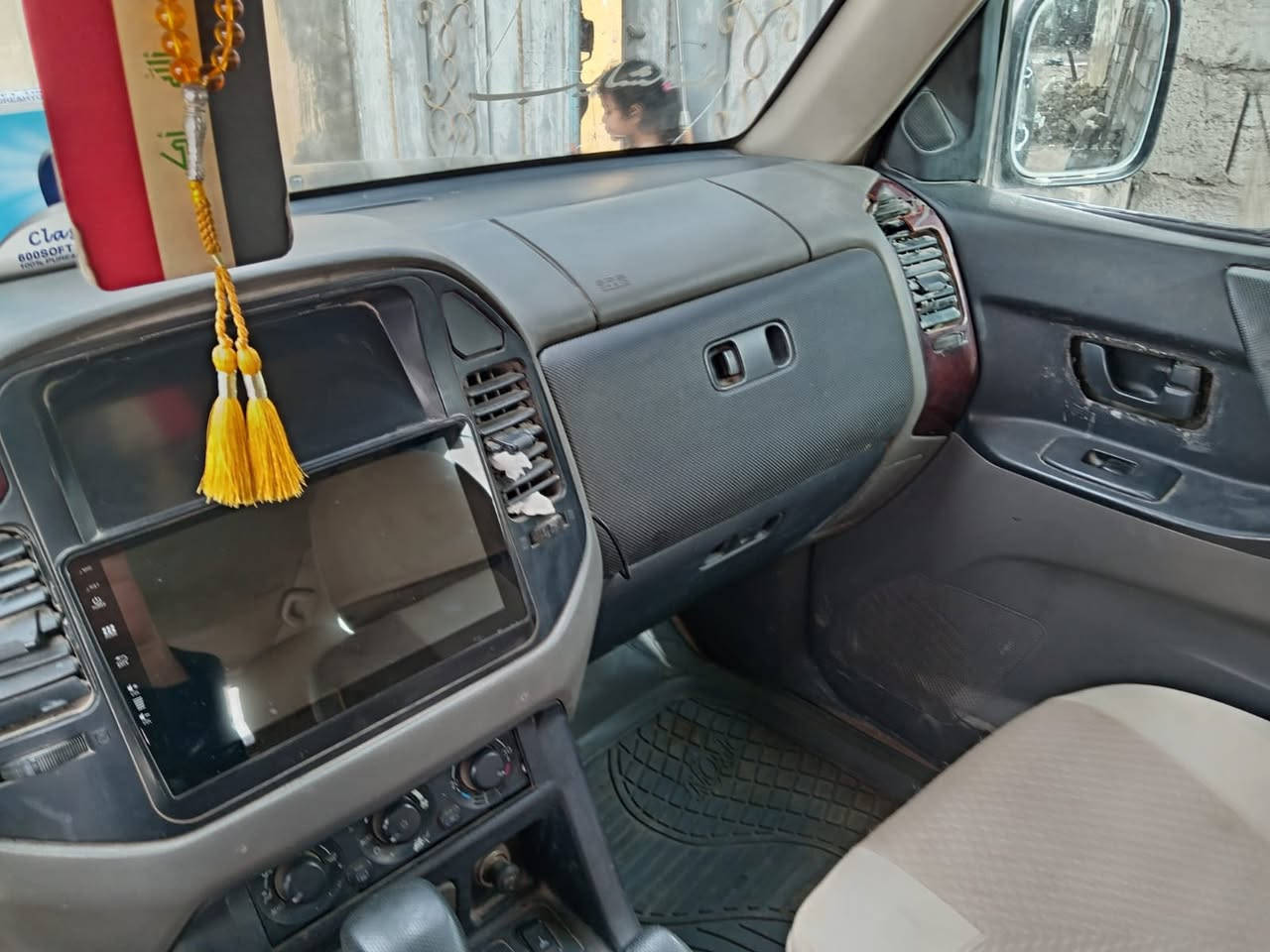 السلام عليكم سيارا مصبوغه حزام جماليه والباقي مكفوله كفاله عامه سيارا جديده كير مكينه حداديه تخم تاير السيارا جاهزه وانه مكلف بلنشر  السعر 70وبيها مجال للشراي وبخدمته المكان  ميسان العمارا موديل2001 الرقم ***********.  اسيا ***********
