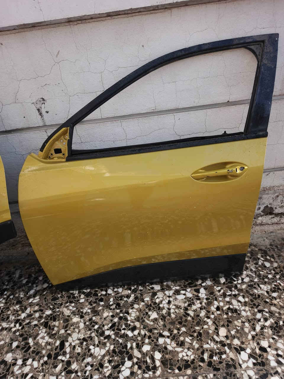 السلام عليكم للببع
ابواب ثنين كاملات+ ابطاين+ جام 
وجاملغ تراكس 2024
***********
بغداد حي جهاد
