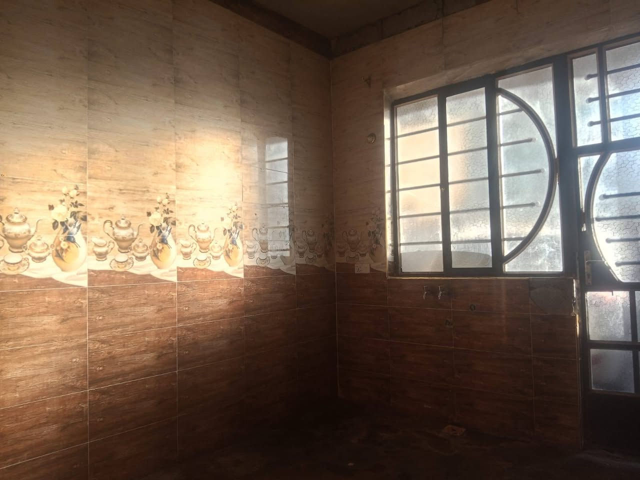 بيت الايجار بل كاطون مكتب بيروت الزراعي
شارع تبليط مي ومجاري كلة كامل فول خدمات رقم الهاتف ***********
سعر الايجار 200  
بي غرفتين نوم وصالة واستقبال ومطابخ وكراج سيارة
