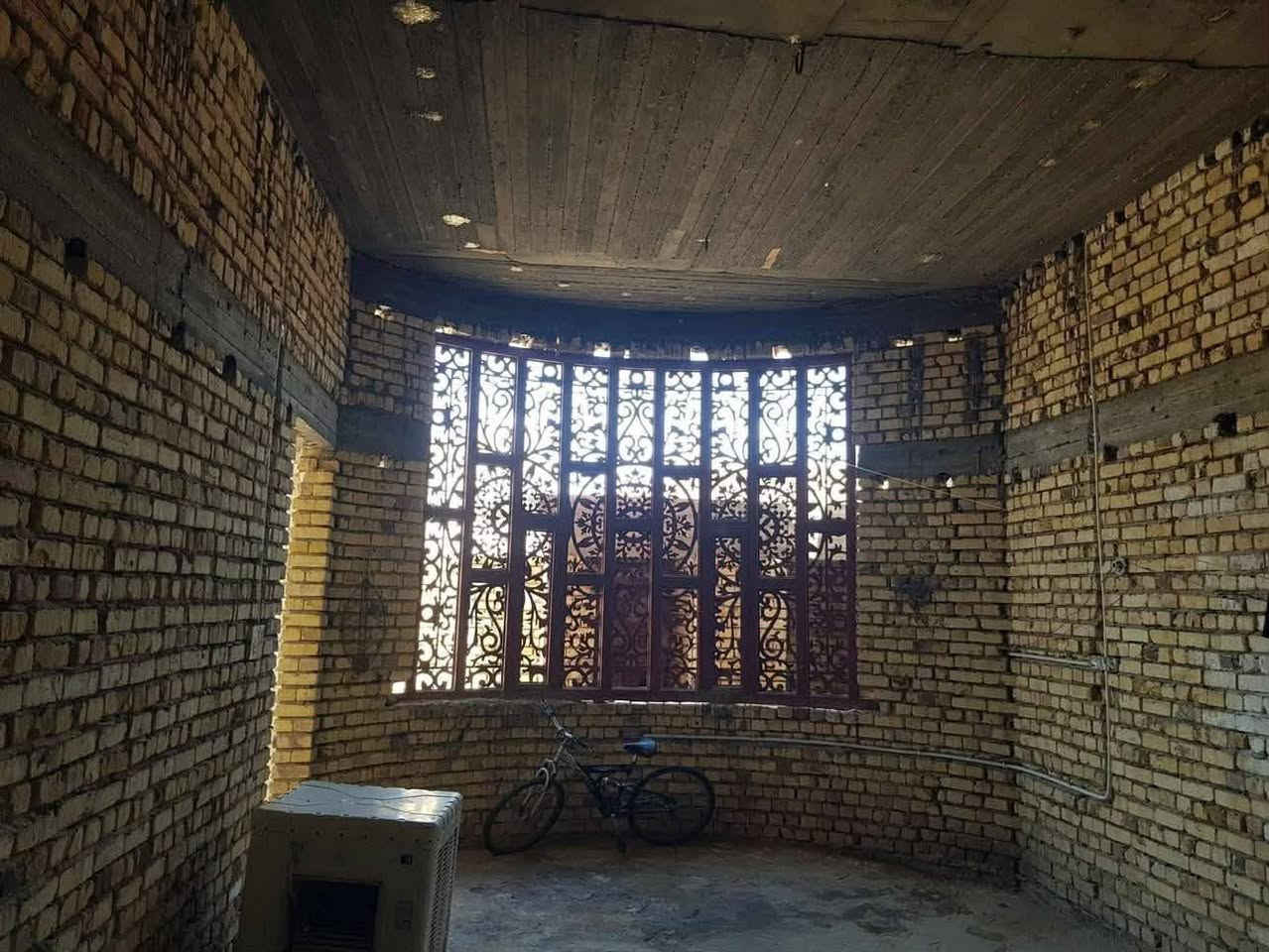 سلام وعليكم دار البيع المساحه 200 متر طابو صرف غرف 2 وصاله كبيره ومطبخ مناور 2 دوانية مغاسل داخليه وخارجيه البناء حديث طابوق رباط كونكريت وسقف كونكريت العنوان سوق الشيوخ حي العسكري شارع المستوصف قرب مجمع علاء الحمداني ابو ايه
للاستفسار اكثر تصال 📞
***********
