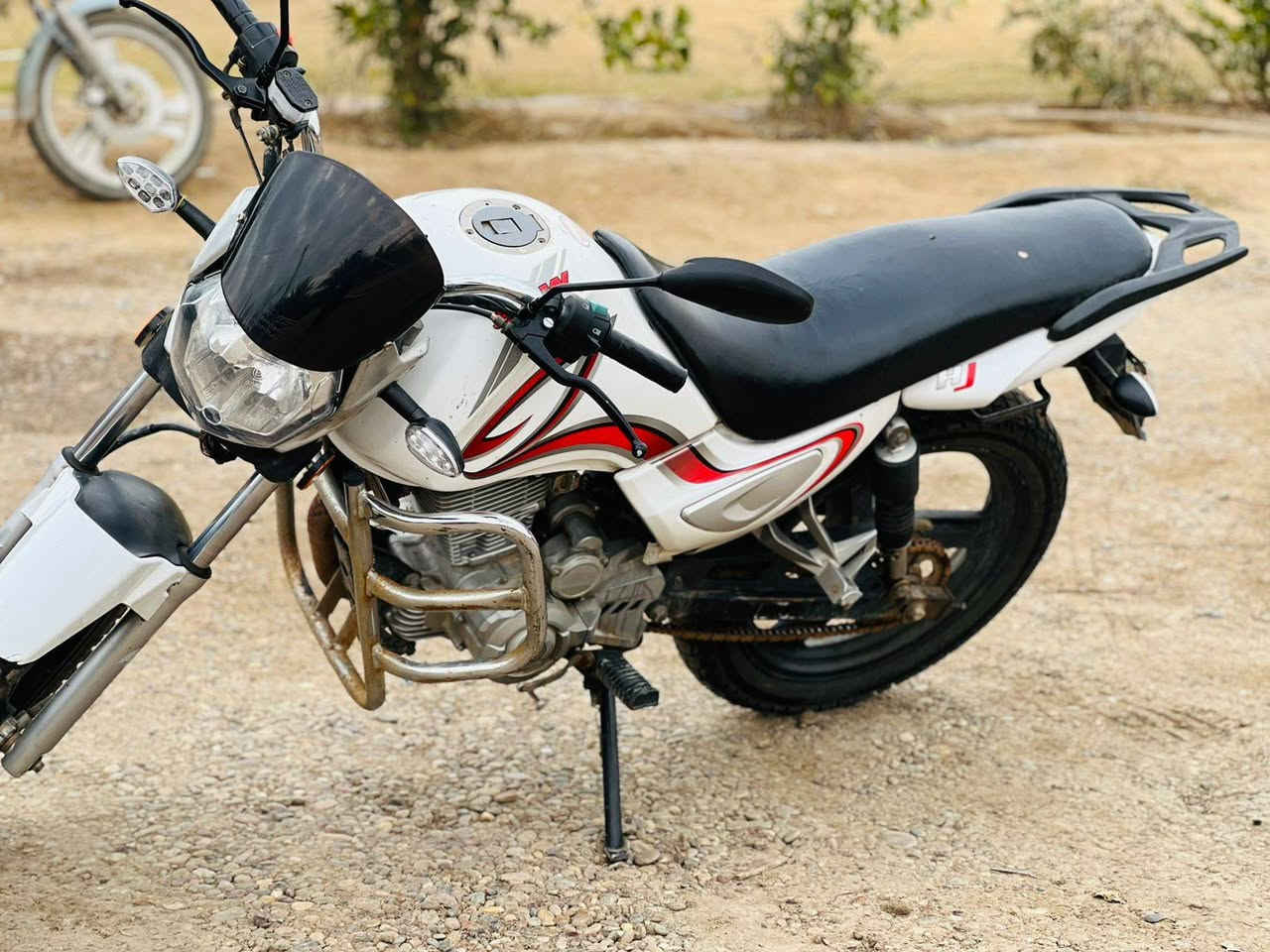 السلام عليكم سنكي موديل 20 دراجه نظيفه مكينه لا تنقيص لا تبخير كهربائيات شغاله حجم الماكينه 200 ما بيها برق نقص دراجه مال جناي السعر 750 وبيها مجال للطيبين***********
