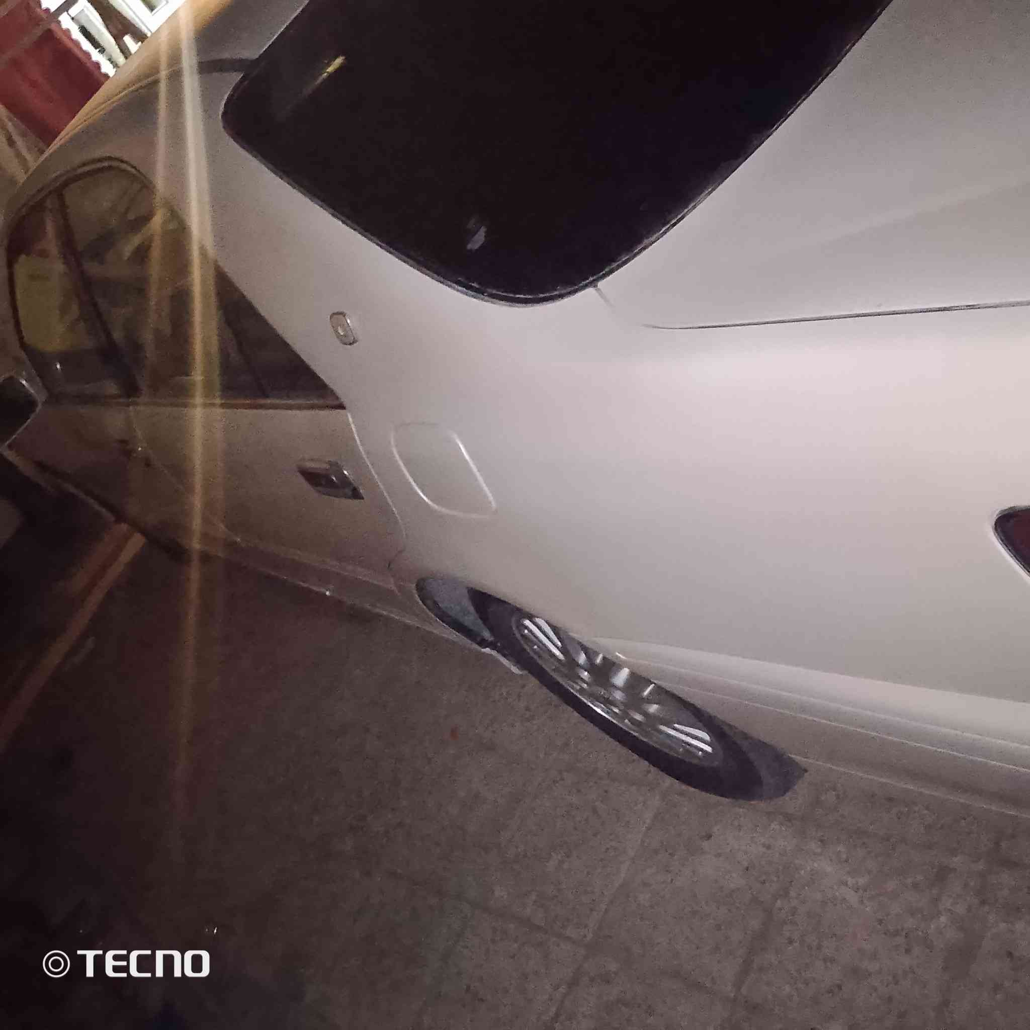 السلام عليكم عارض سياره للبيع ملكه جنون2001 دكمه  وحده  متومه وكامله مكينهD4الكبير كير شللعه للبيع او مراوس حسب القناعه السعر 38 مكان بصره الرقم فقط واتساب ***********
