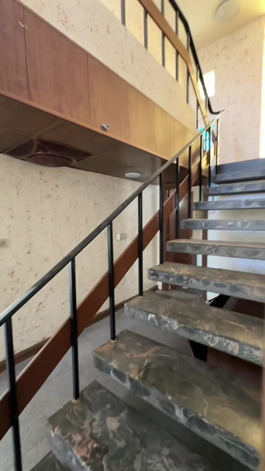 منزل للايجار حي الجامعه 625 م  تفاصيل حلوه شوف الفديو للاخير  اتصل الان ….  *  قسم البيع:  ***********  * قسم الإيجار: *********** *  استقبال العروض: *********** *  الاستشارات العقارية: *********** #حي_الجامعة #حي_الجامعة_بغداد #منزل_للايجار #منزل_تجاري #بوابة_كلكامش_العقارية 
