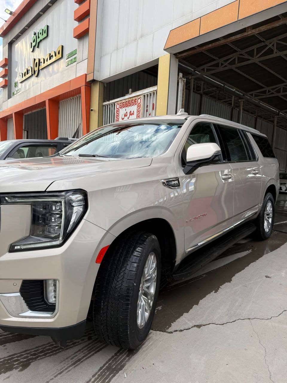 السلام عليكم 
GMCشاصي طويل يوكن 
مديل 2023
سياره فول للاخير حتى قاصه بيها سياره 
شاشه جبيره مقاعد vip شاشه دجيتل الكتروني سياره فول للاخير سياره ما نازله للشارع وما مشتغله خط ابد سياره جديد بمعنى الكلمه ماشيه 23الاف بس رقم اربيل بسمي لون شمباني جنطه كهرباء سياره فول فتحة سقف 
الحادث اعصار عندك صبغ فقط جاملغ خلفي سياره بجم كبس وعندك مكانات بيها بارد 
شراي خابر ***********
مكاني بغداد شارع فلسطين 
سعرها 45الف يعني 4دفاتر و50ورقة
