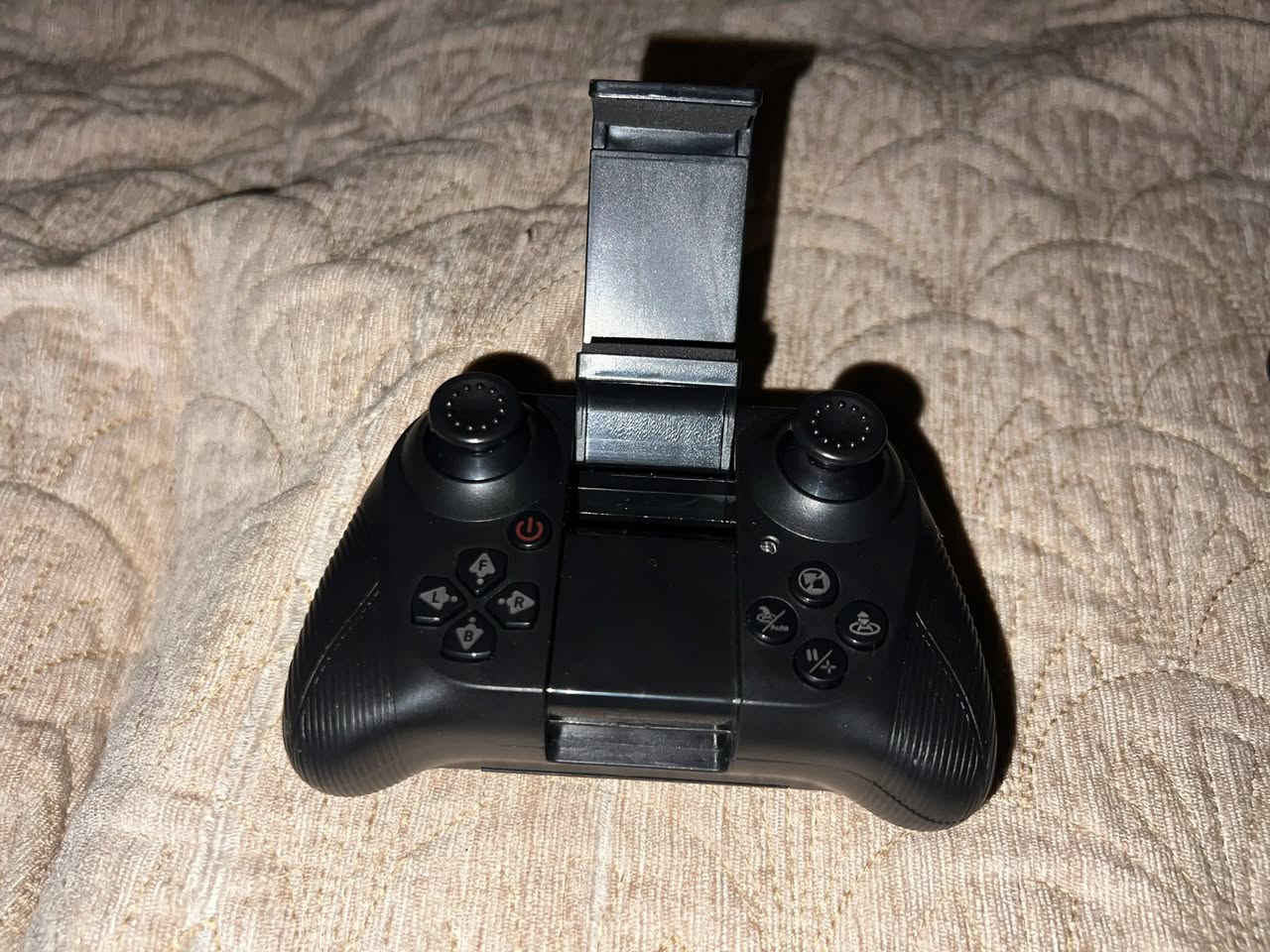 السلام عليكم
اخوان ادرون  4DRC V13
كامره بدقة HDب750 ال1080 بكسل 
ياخت تقلا بل جو بيها جثير مواصفات 
البطاريه مالتها اذا تشحنا فول ياخذك 15 طيران با جو حساسا 360 درجه   
السعر  بل موقع 100 دولار 
انطي سعر بي ما يرضي الله


**إذا كنت صاحب هذا الإعلان وتريد حذفه لأي سبب، رجاءا أرسل رسالة إلى الدعم الفني**