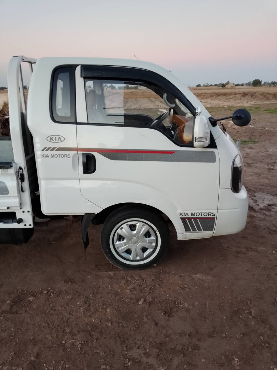 سيارة بنكو للبيع مكفوله من كير واكسن ومكينه وتبريد وشاصي ورقم شاصي تخم تاير باسمي سنويه 31شرط مهزوزه ب 26 موديل 20المكان بابل  للاستفسار الاتصال ع رقم لايوجد واتساب ***********
