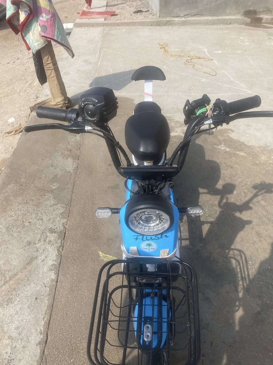 السلام عليكم دراجه شحن للبيع حجم14صار شهر ماخذهه نوعه (نخيل البصره)دراجه جديده مانقصهه اي شي مكاني بصره كرمه علي للاستفسار(***********)
