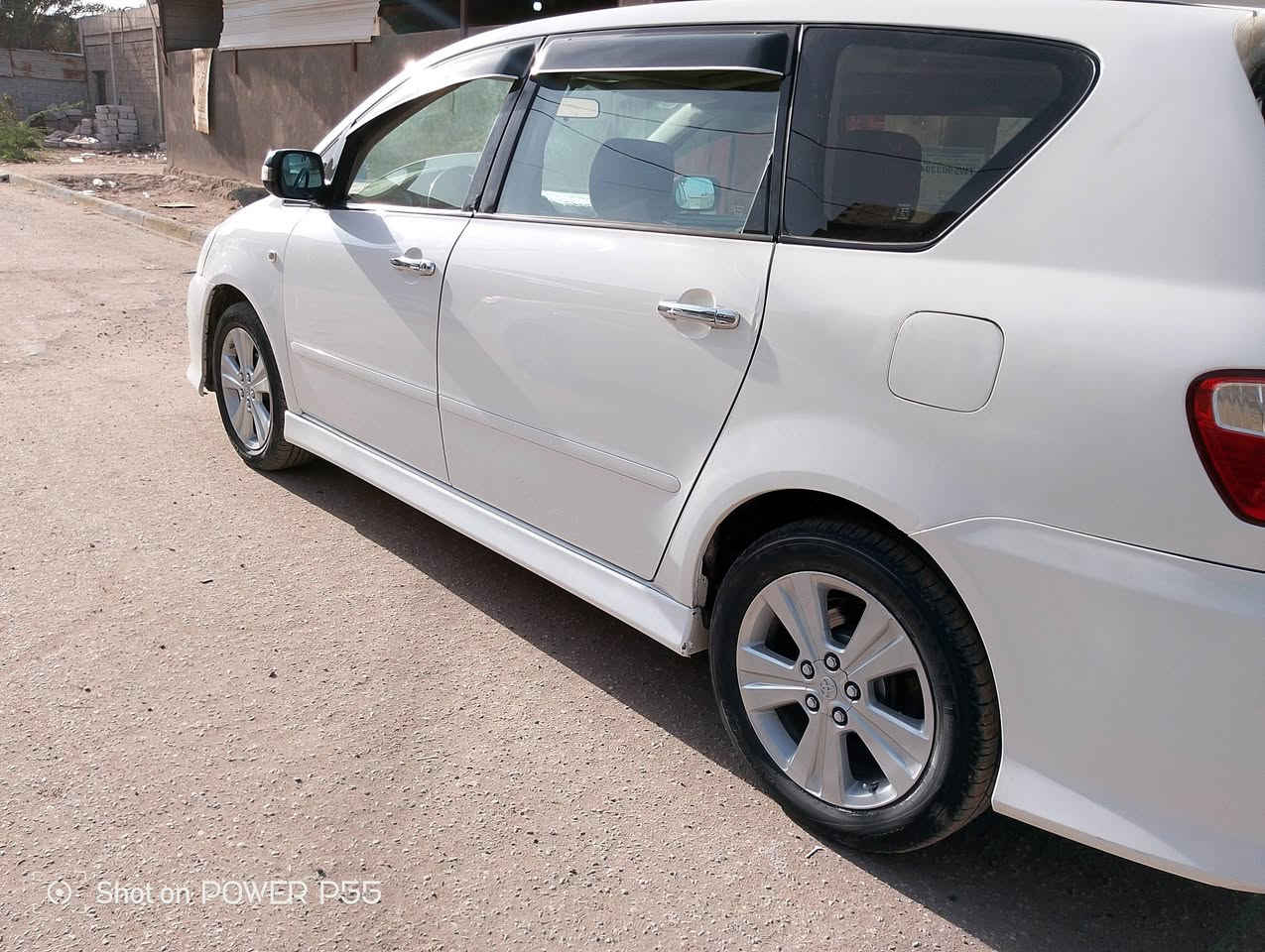 سلام عليكم. للبيع ابسم مديل 2001 محدثة بلكامل فول  مواصفات كامرات وحساسات تحكم استيرن اشاير بلمري
مكفول ضربه وصبغ وعيب شرعي تخم تاير ويل كب جديد
حدادية خلفي امامي كله جديد مكينه وكير كفالة  فتحتين السياره سيارة احلة من الصور
 ( السيارة فورويل ومحولة بلكامل توويل)  
السعر 122 وبيها مجال العنوان بصره خور الزبير.
 للاستفسار انتصل وتدلل ***********
