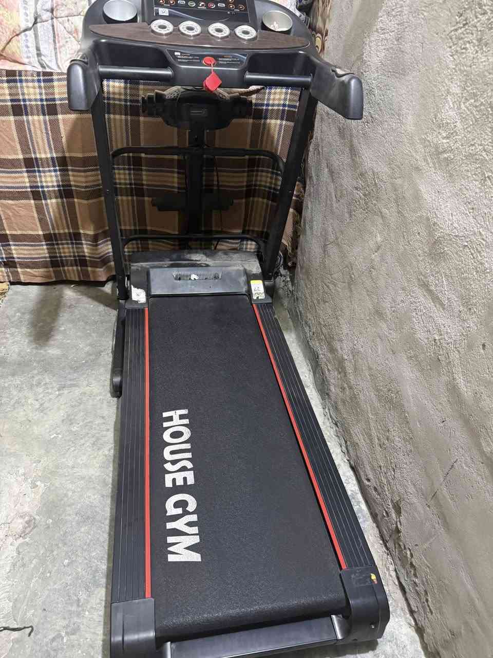 شباب بنات فدوه بدون كسران بلسعر الي يعجبه يعلق هلابي ميعجبه السعر يعبر منشور
((جهاز جري )))نظيف جدا جدا جدا ومستعمل مرتين فقط 
الحهاز اسمه (HOUSE GYM))نوعيه جدا جدا رقيه لايحمه صيف ولاعليه اي شي واكيد تعرفون هاي نوعيه غنيه عن تعريف اهل الجم ياخذون منه كد ماقوي 

((مواصفات))
هزاز نحت بطن 
هزاز للضهر وفقرات 
وبي خاصيه تحولي جبلي  يرتفع 
واوكس للتلفون 
وحزام نحت ))

السعر (300 ))وبي مجال  قليل والله والله ماخذته ب750 بس ماعدي مكان اله ودابيع بهل سعر


**إذا كنت صاحب هذا الإعلان وتريد حذفه لأي سبب، رجاءا أرسل رسالة إلى الدعم الفني**