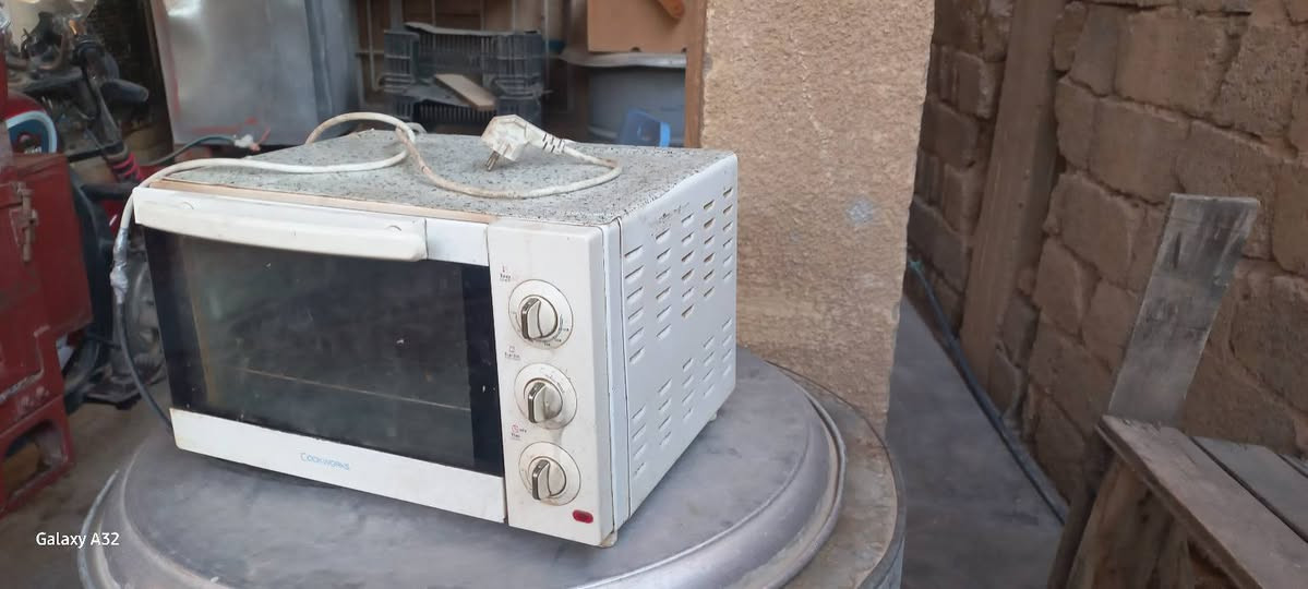 اوڤن شغال اريد ابيعة سعرة ٢٥ وبي شوي مجال  مكاني الخالص _الشرقية
المكان الشرقية قرب السيد يوسف علق او دزلي على الواتساب  ***********
