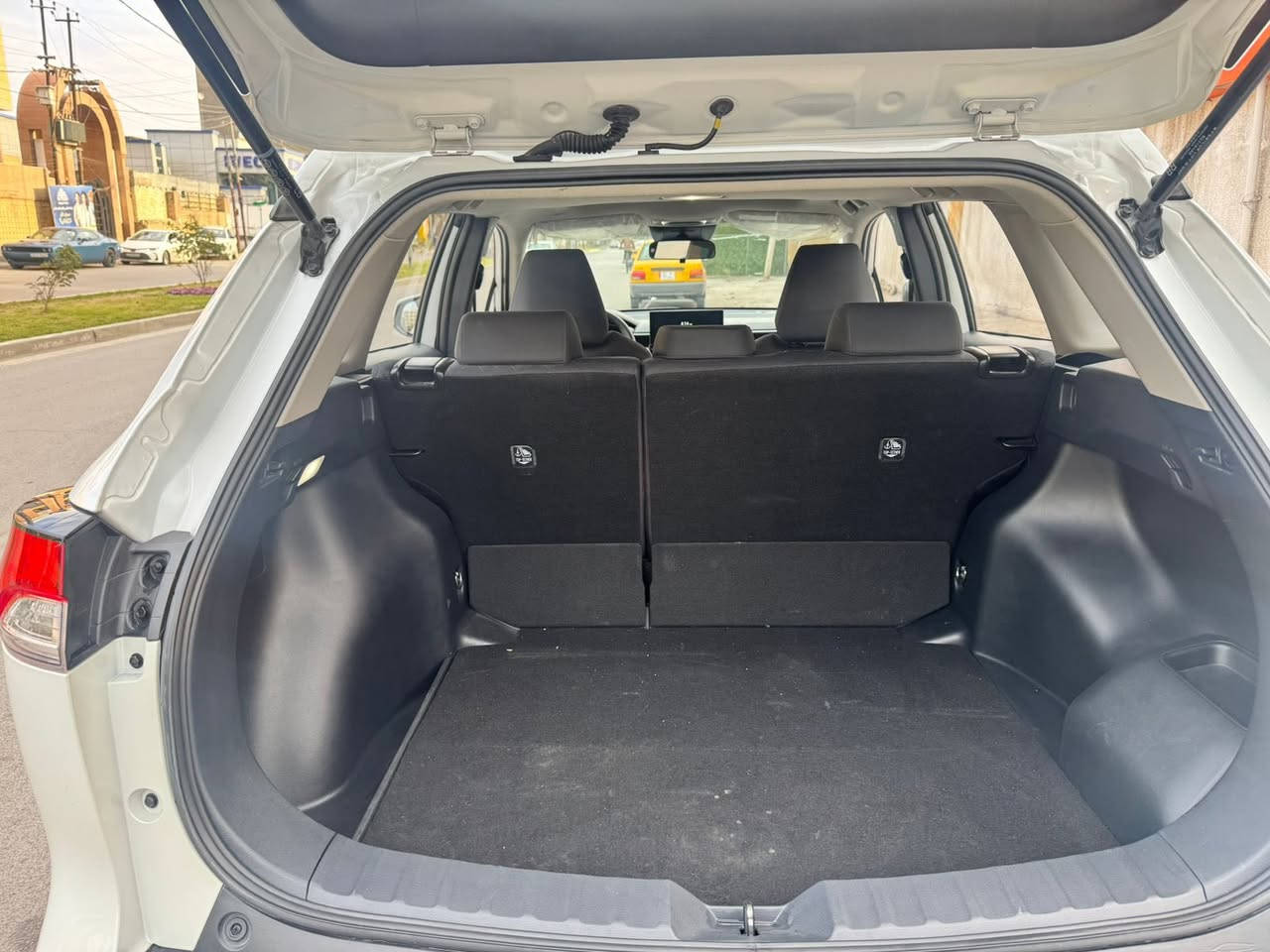 سلام عليكم

كورلا كروس هايبرد 2025 للبيع مواصفاته معروفه 

فتحت سقف/ بصمت ابواب/ رادار امامي/ قياده ذاتيه/ تحديد مسار .. السعر
 27 مليون كشنات مخمل 
***********مكفوله السياره
ماشيه 14000 وقابل للزياده
