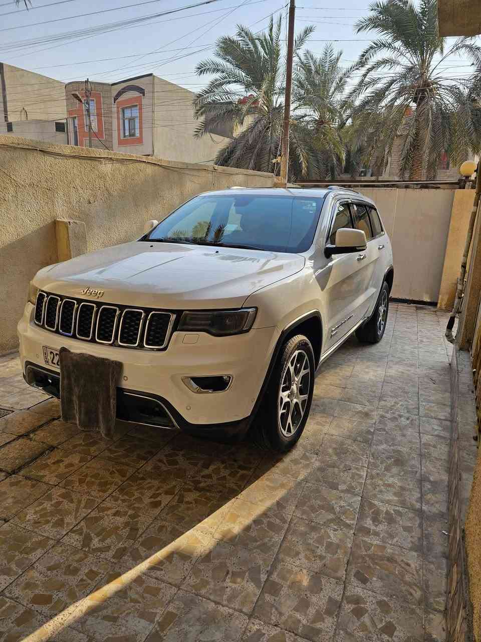 السلام عليكم
جيب كراند شيروكي خليجي لمتد ماشيه ٨٤ الف كيلو متر موديل ٢٠١٩ رقم اربيل بسم شركة دلير خسرو رقم جديد لغاية ٢٠٢٩ وكاله بأسمي السياره بيه مكانين واحد بارد أربع أصابع ومسحوب كارت والثاني PDR مسحوب كارت أربع أصابع السياره مغلفه ppf السياره انا أراعي الثانيه اله كلشي بيه بلاد فقط مبدل حداديه أماميه وفابريتر التبريد وعبوه فيت وطخم دسكات والباقي على البلاد السياره فول مواصفات لمتد طخم تاير جديد تايلندي بطارية جديدة نوع بوش السعر ٣٠٠ وبيه مجال راسلني وتس اب ادزلك فديو كل التفاصيل السياره شوف السياره وتدلل للتواصل *********** مكان البصرة
