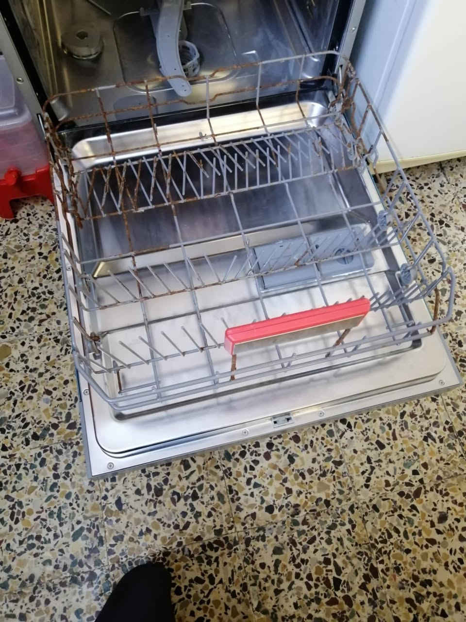 غسالة مواعين نظيفة
فيها القليل من الزنجار في السلات
جاهزة للاستعمال
العنوان الجانب الايمن قرب دورة الرسالة
السعر 150 الف


**إذا كنت صاحب هذا الإعلان وتريد حذفه لأي سبب، رجاءا أرسل رسالة إلى الدعم الفني**