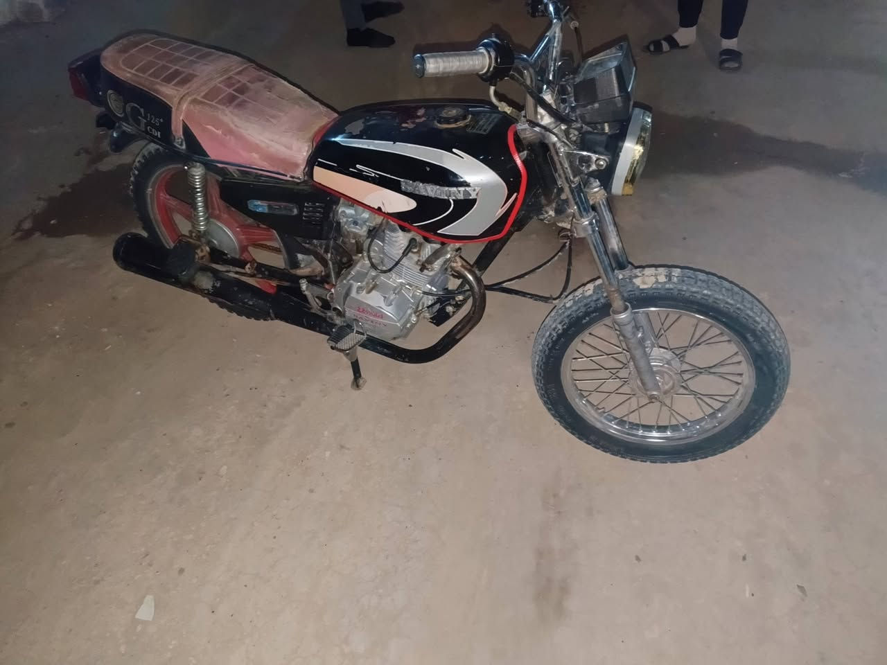 السلام عليكم دراجه للبيع سيفان اوراق 2020 لايت شغال سلف شغال دراجه عايزه ترتيبات السعر 300 وبيه مجال للشراي يتصل *********** مكاني حله شارع 80
