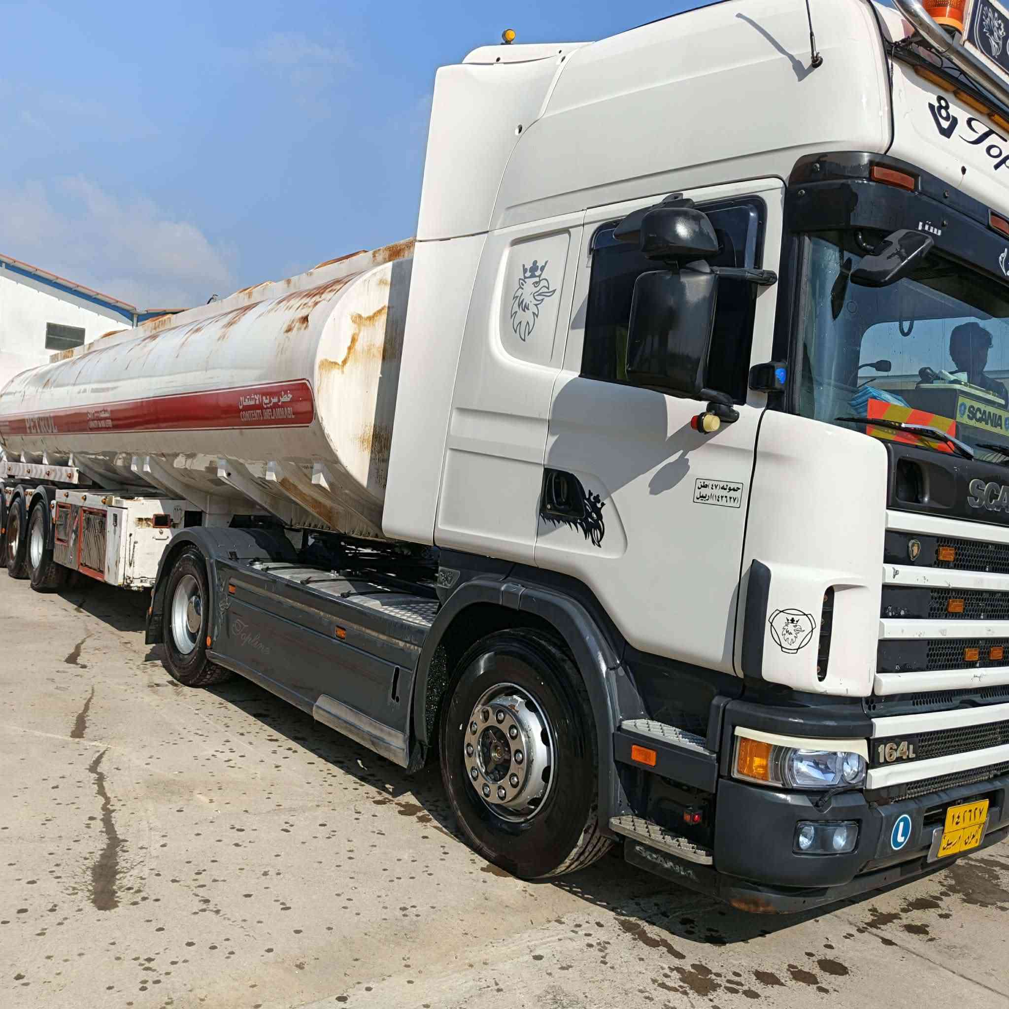 سلام علیکم سکانیاصهریج البیع مۆدیل2004موصفات تەبریت رتایدرهاف موبریدە گێرمەکینە گێر3_3 اکسل شەرت تایەرات جدید مەکینە580V8ت تۆناج صاقط تانکی نهرۆ سیارە جاهیص سیارە مکفولە کولە شەرت رەقم سعر270 موبایل***********
