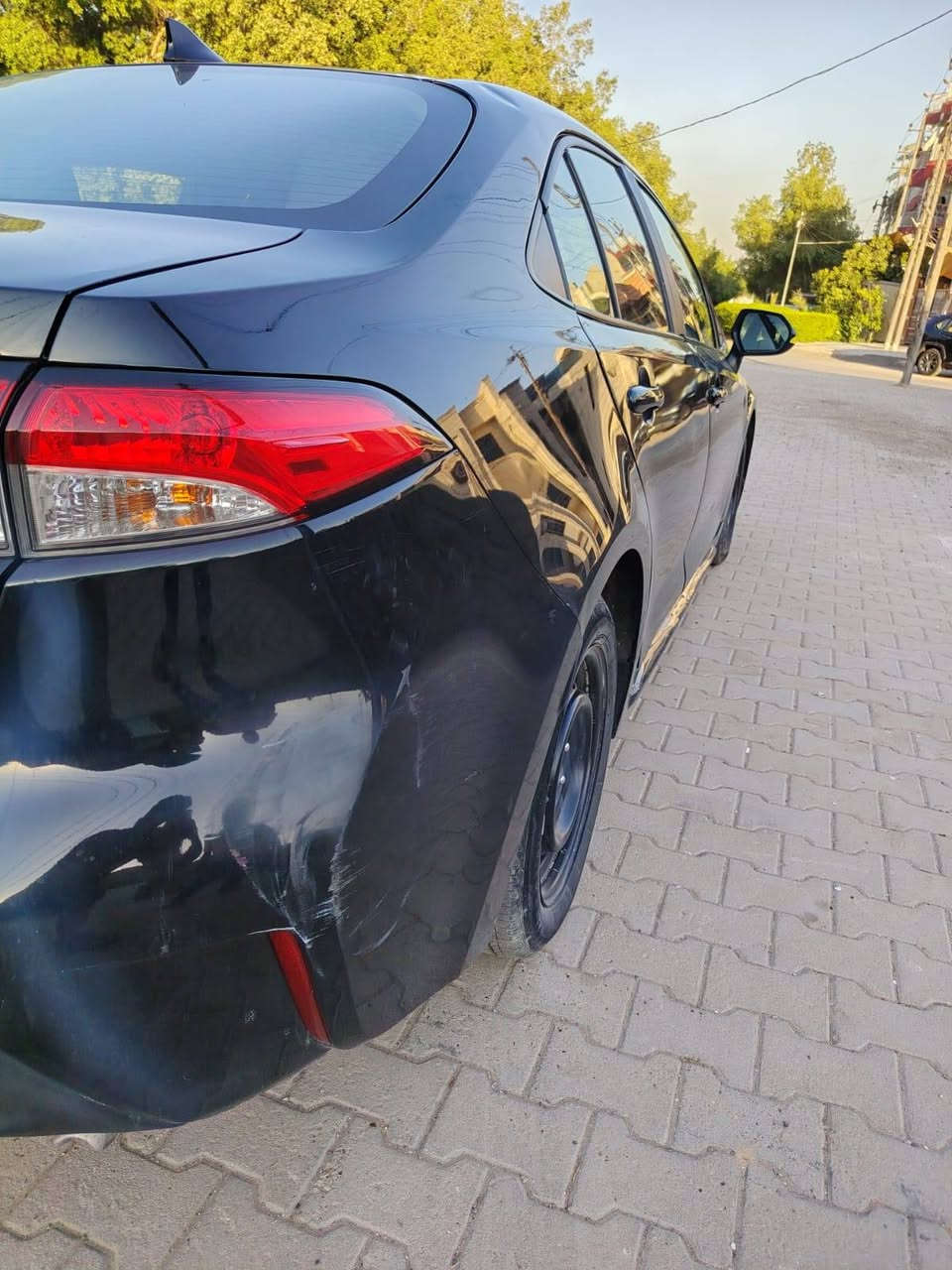كورلا 23 le محرك 2000 بانزين حادثهه بابين عكس السايق والبابين الثانيات بيهن طخه موضحه بالصوره ماشيه 85  الف كيلوا. رايدهه ب137مكاني بغداد
***********

