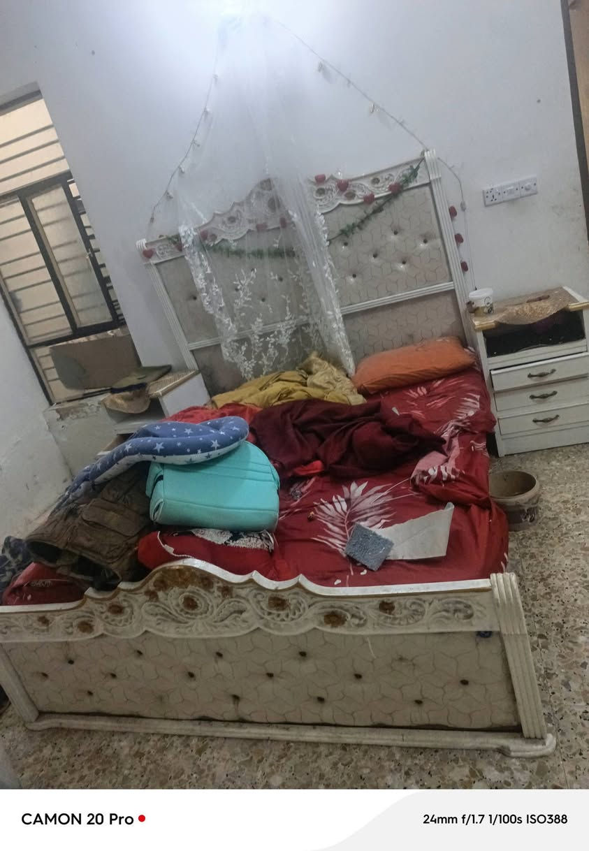 سلام عليكم غرفه نوم  مستعجل عل بيع سبب اليجار  السعر قفل ب250
*********** مكاني بغداد النتصار قريب عل شعب
