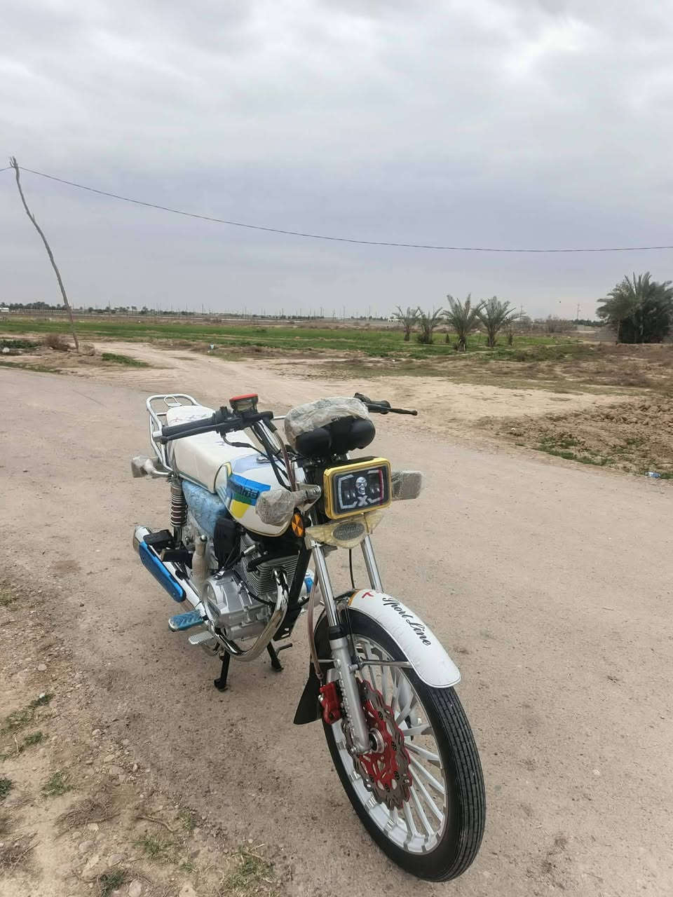 سلام عليكم للبيع دراجه سيفان موديل 25محرك 200سونك الاصلي وضع شركة مامتعوبة بعدهة زيرو اوراق كامله سويج 2 بصمات بيع أو مراوس استفسار علة رقم الهاتف ودلل ***********
