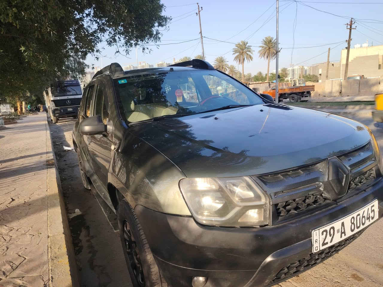 السلام عليكم ورحمة للبيع رينو داستر 2016 حره باسمي رقم دولي تحويل اي محافظه السياره بلادي كير محرك حداديه مضبوطه داخل جديده مبدل بيهه باب الجنطه أثر طخه بسيطه السياره ترايهه كلش حلو مابيه اي نقص مكانه بغداد الكرخ شارع الربيع السعر 72 للاتصال ***********
