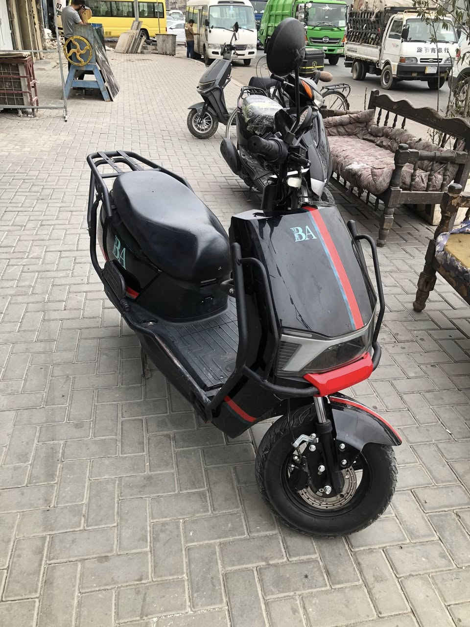 دراجة شحن نضيفة للبيع
مبدل بطاريات جديدة مصارلهة سبوعين سعر البطرايات 300 الف شاد الهة 
للستفسار مكاني بغداد ***********
