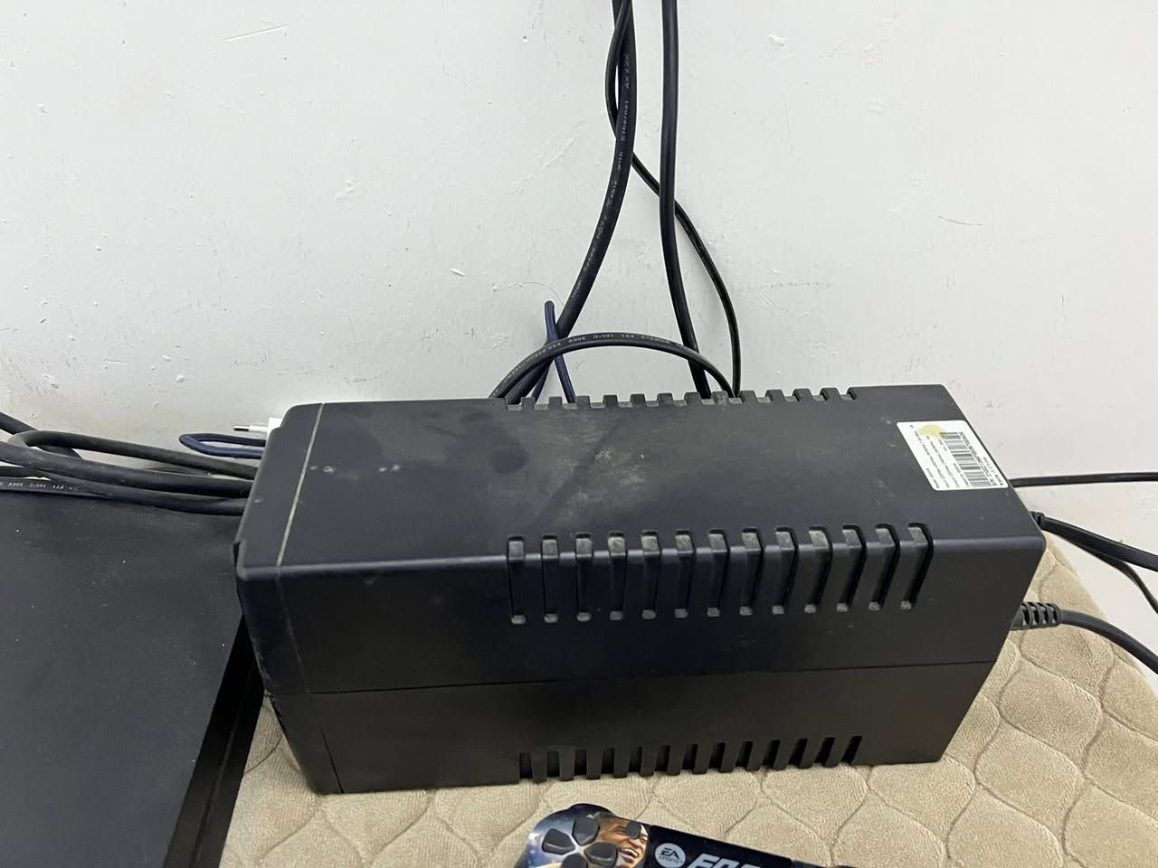 بلي  4.   اقراص.  مامهكر +جوستك 2+USBشاحن 
وياه قرص بيس 2019 
السعر 300هوه الغراض وبي مجال


**إذا كنت صاحب هذا الإعلان وتريد حذفه لأي سبب، رجاءا أرسل رسالة إلى الدعم الفني**