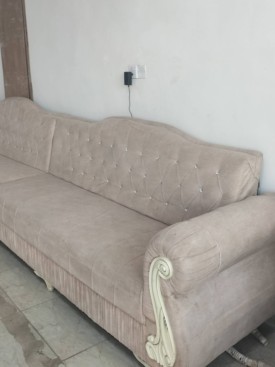 السلام عليكم ديوان 8امتار نضيف تفصال مو سوگي  بي لجوع زغار للبيع سعر 160مع طبلات عدد  4  وبيهن مجال مكاني كركوك كوباني اتصال على الرقم ( *********** ) #معرض الياقوت للأثاث والمواد المنزلية
