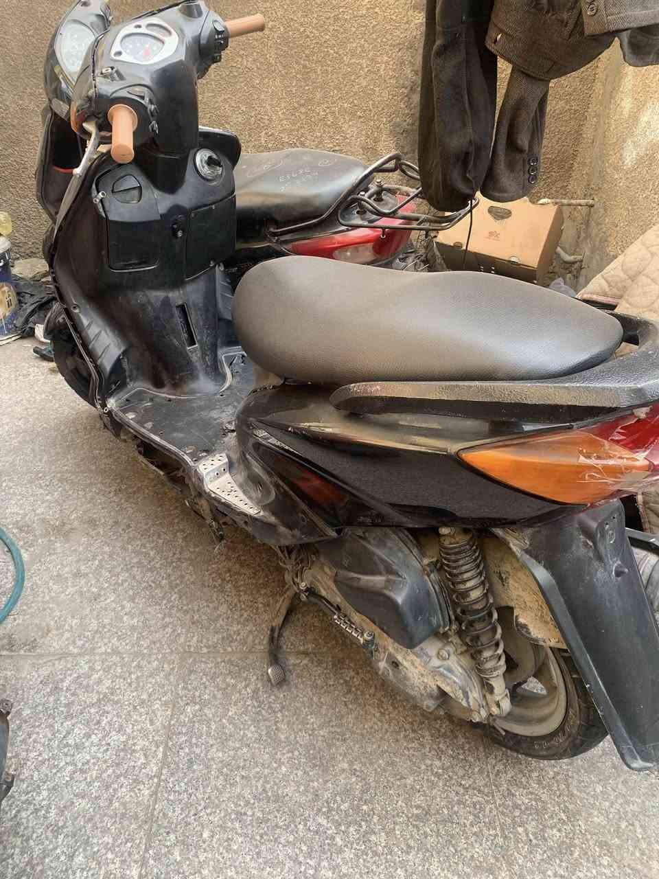 سلام عليكم 
سكنس ١٤٠ شغاله سلف هندر 
مكينه ناعمه كهربائيات كامله 
مكاني الشعب ٣٢٥ وبيها مجال قليل 
نقص ترايش بيها وتاركها الدراجه


**إذا كنت صاحب هذا الإعلان وتريد حذفه لأي سبب، رجاءا أرسل رسالة إلى الدعم الفني**