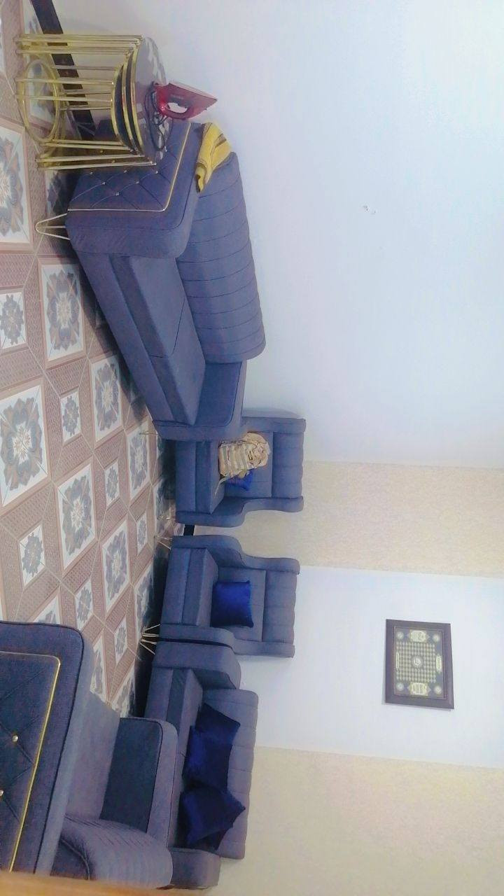 بيت بحي الحكيم 180متر علا شارعين شارع مجمع الضلال وشارع بني تميم فرعي غرفتين وهول ومطبخ وستقبال السقف صب الرضيه سيراميك مسجل بلديه 
السعر 32 بيه مجال بصيط 
الستفسار ***********
