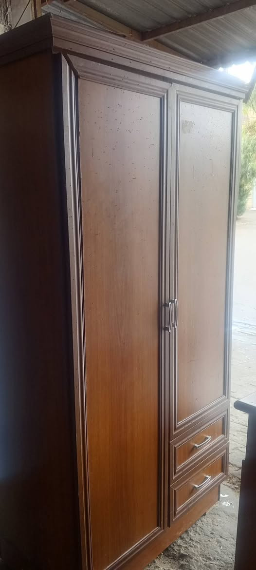 اغراض للبيع كل واحد بسعر ***********
