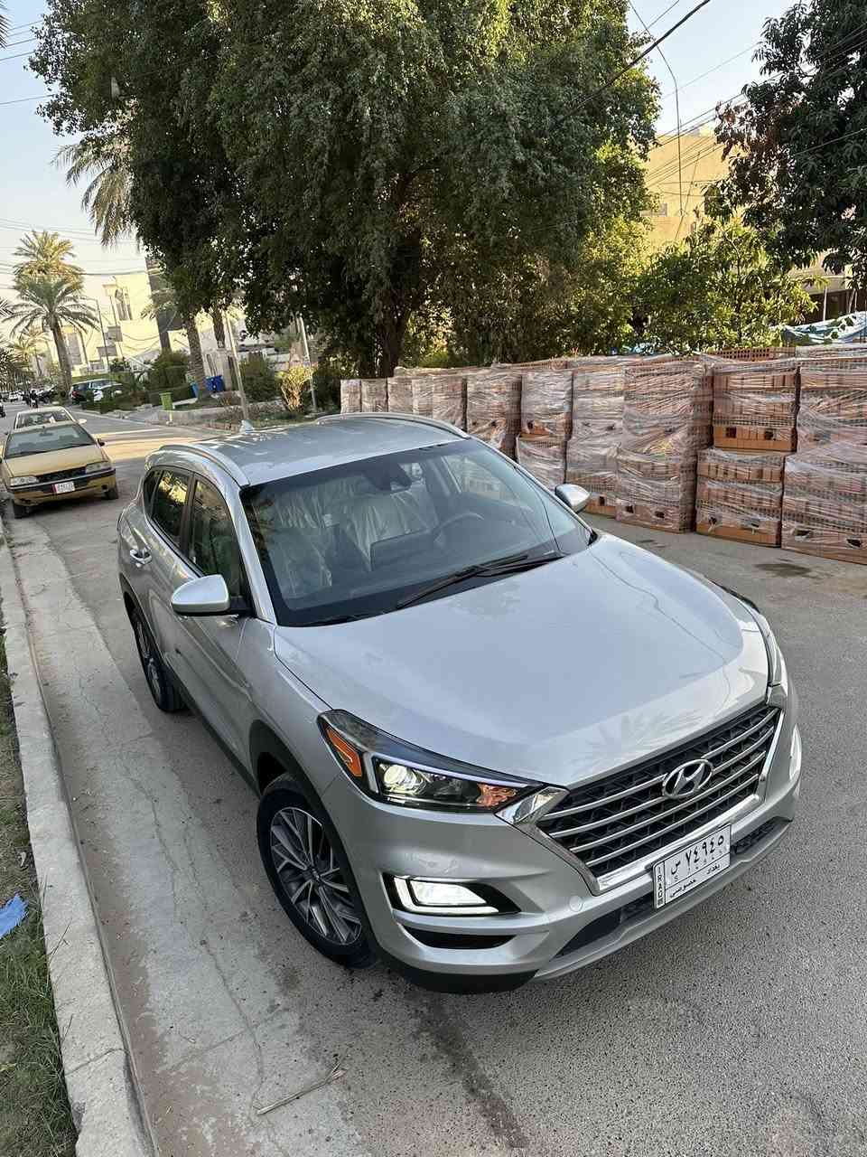 السلام عليكم 
توكسان ٢٠٢٠ وارد امريكي 
ماشية ٤٩ الف فقط 
فول مواصفات عدا البنوراما 
حادثها جاملغ وبنيد السونار مرفق
كير محرك بلاديات بدون فتح 
سيارة جاهزة بدون نقص 
مكاني بغداد سعرها ١٥٥ ورقة 

للاتصال فقط : ***********
