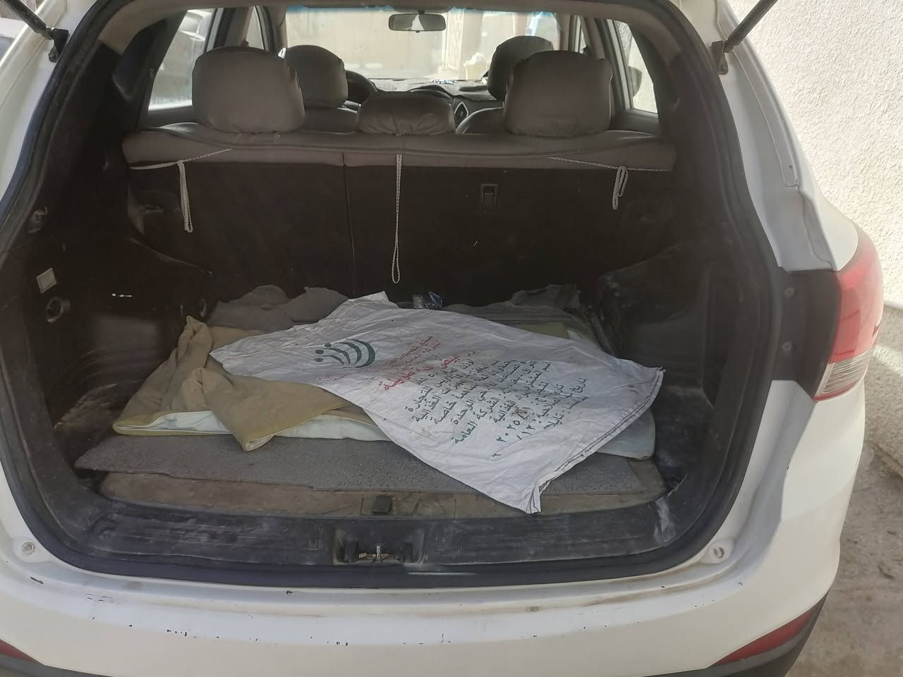 توسان موديل 12 نظيفه ماشيه 140 باسمي بها بس شاملغ وشبر من البنيد اثر شخطات صبغي سياره تقودها مره رقمها بابل الرقم الانجليزي تيارات جدد تبريد ثلج كير محرك السعر 143 وبيها مجال مقفولات مكانها بابل رقم الموبايل***********
