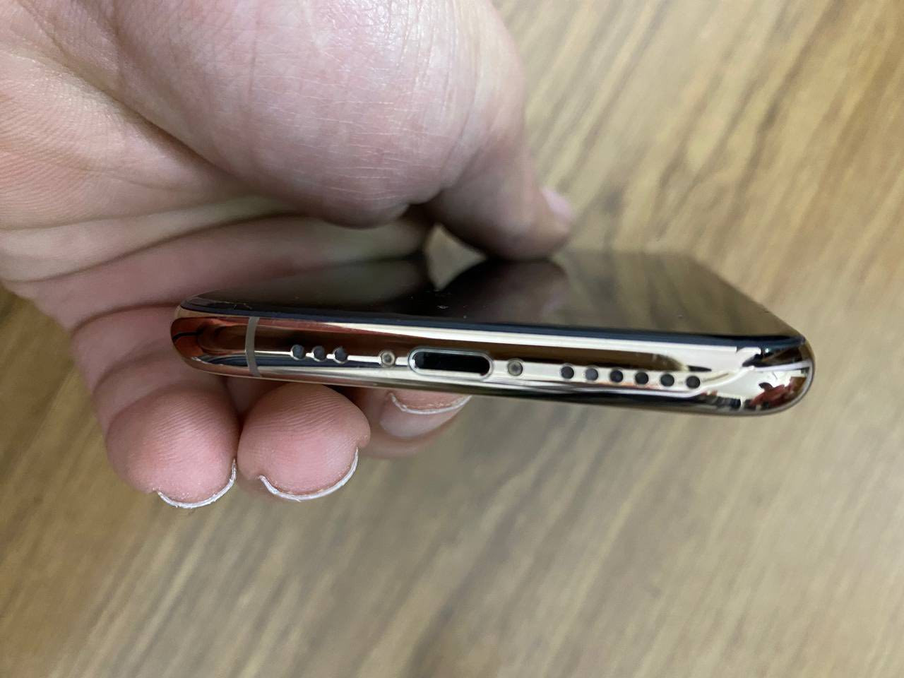 ايفون 11برو فقط / iphone 11 pro 
تك سيم + esim 
ذاكرة 256 
بطارية 83 
بدون كارتون بدون غراض 
ما مبدل بي كل شي وما مفتوح كلو اصلي و نرومال 
وانطي بيه 3 تيام اي خلل بيه يرجعلي 
سعر 280 وبيه مجال 
عنوان موصل حي الضباط 
رقم تواصل *********** اتصال او واتس اب او خاص ماسنجر
